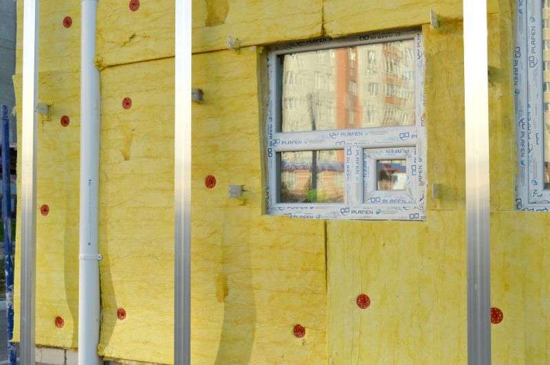 Mit wärmedämmenden Fenstern bekommen Sie hohe Energiekosten im Altbau in den Griff