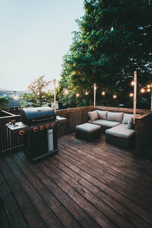 Terrassendielen aus Holz: Die Vor- und Nachteile des Werkstoffs Holz